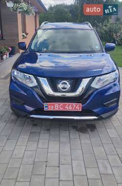 Внедорожник / Кроссовер Nissan Rogue 2018 в 