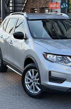 Внедорожник / Кроссовер Nissan Rogue 2019 в 