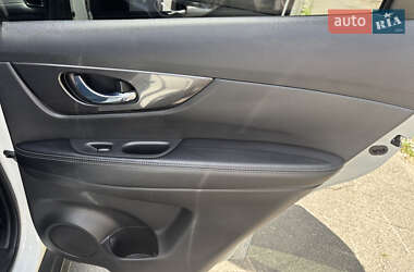 Внедорожник / Кроссовер Nissan Rogue 2017 в 