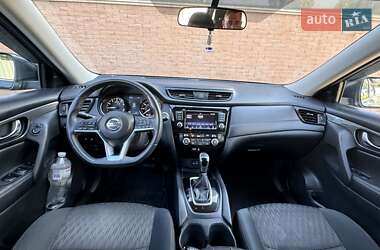 Внедорожник / Кроссовер Nissan Rogue 2018 в 