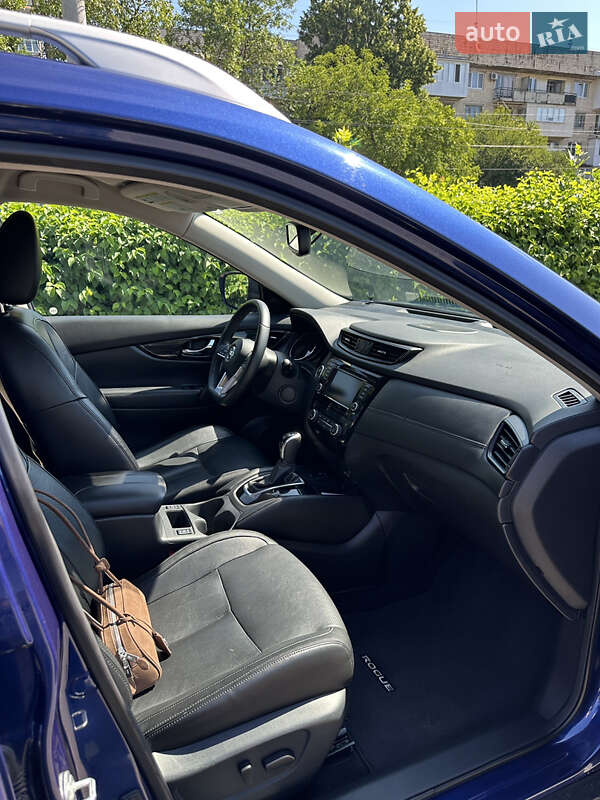 Позашляховик / Кросовер Nissan Rogue 2019 в Чернівцях