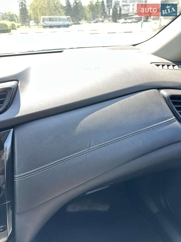 Позашляховик / Кросовер Nissan Rogue 2019 в Чернівцях