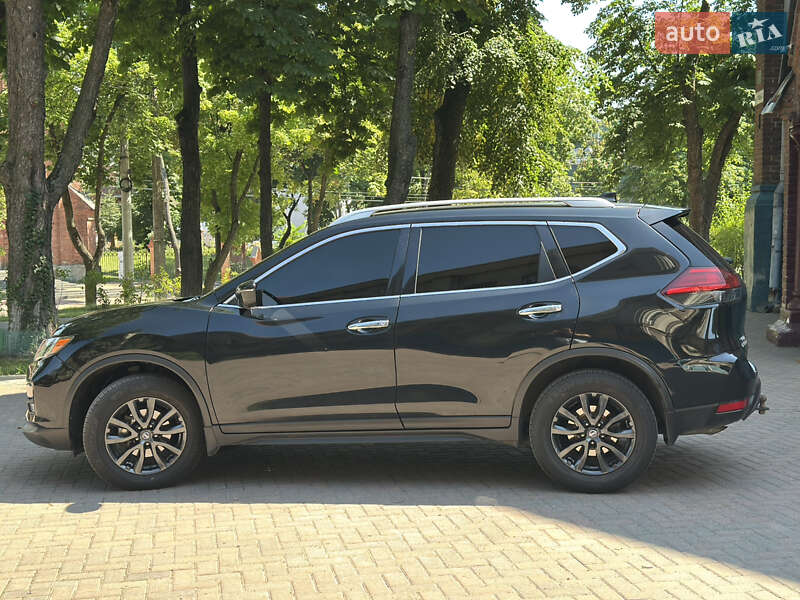 Позашляховик / Кросовер Nissan Rogue 2017 в Сумах