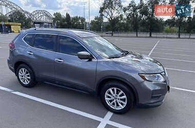 Внедорожник / Кроссовер Nissan Rogue 2018 в 