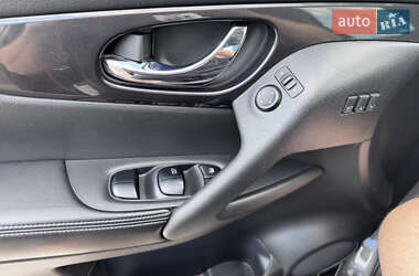 Внедорожник / Кроссовер Nissan Rogue 2018 в 