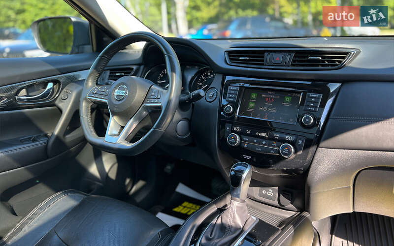 Позашляховик / Кросовер Nissan Rogue 2017 в Львові