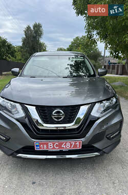 Внедорожник / Кроссовер Nissan Rogue 2017 в Остроге