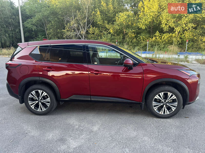 Позашляховик / Кросовер Nissan Rogue 2021 в Кам'янському