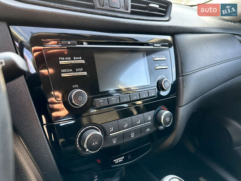 Позашляховик / Кросовер Nissan Rogue 2017 в Львові