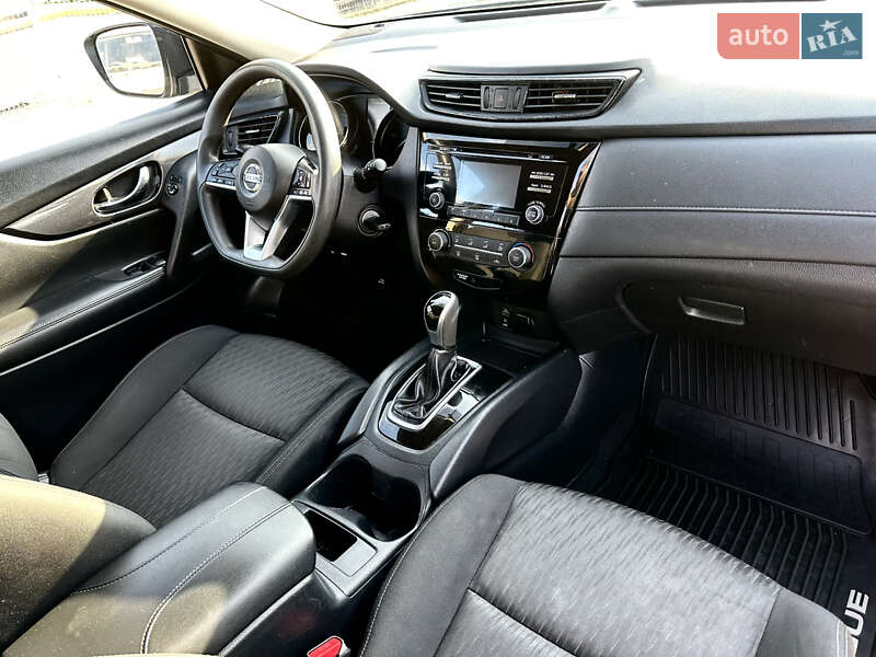 Позашляховик / Кросовер Nissan Rogue 2017 в Львові