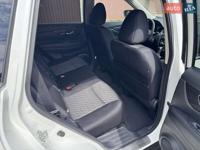 Внедорожник / Кроссовер Nissan Rogue 2018 в Киеве