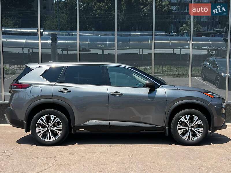 Внедорожник / Кроссовер Nissan Rogue 2021 в Киеве