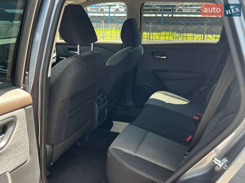 Внедорожник / Кроссовер Nissan Rogue 2021 в Киеве