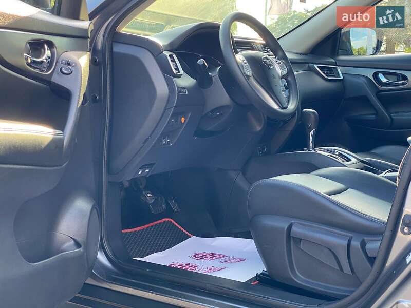 Внедорожник / Кроссовер Nissan Rogue 2016 в Львове