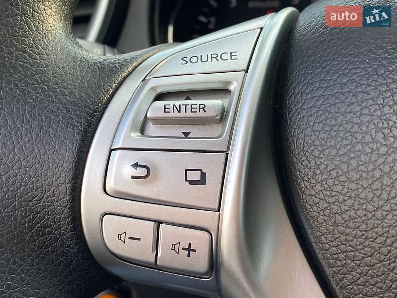 Внедорожник / Кроссовер Nissan Rogue 2016 в Львове