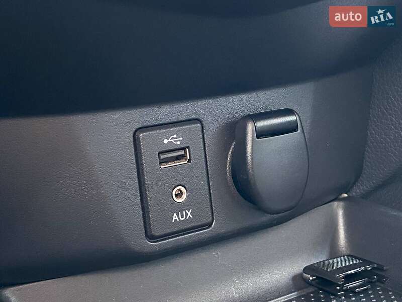 Внедорожник / Кроссовер Nissan Rogue 2016 в Львове