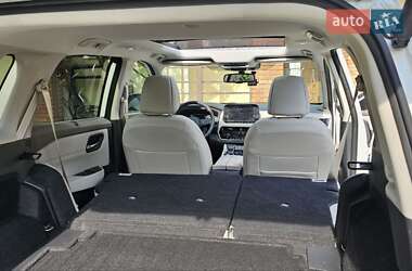 Внедорожник / Кроссовер Nissan Rogue 2023 в 