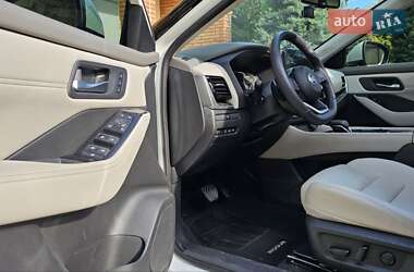 Внедорожник / Кроссовер Nissan Rogue 2023 в 