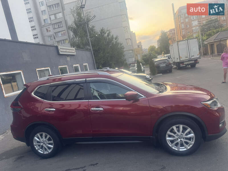 Внедорожник / Кроссовер Nissan Rogue 2017 в Черкассах