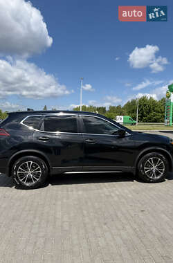 Внедорожник / Кроссовер Nissan Rogue 2018 в 