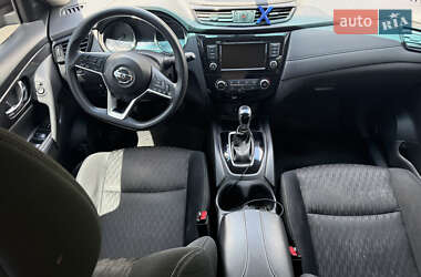 Внедорожник / Кроссовер Nissan Rogue 2018 в 