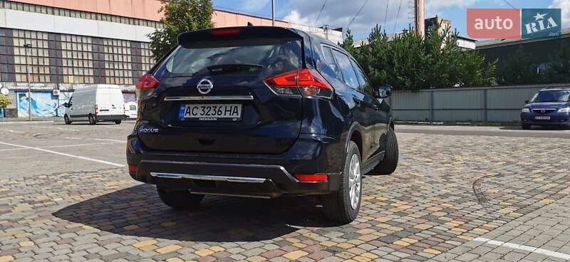 Внедорожник / Кроссовер Nissan Rogue 2017 в Луцке