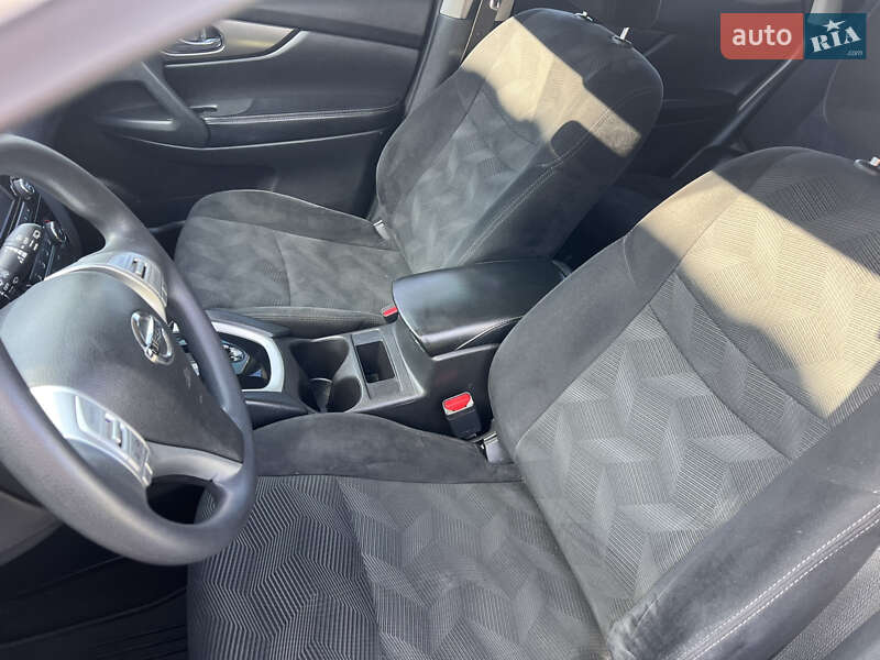 Позашляховик / Кросовер Nissan Rogue 2016 в Рівному