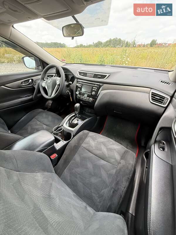 Внедорожник / Кроссовер Nissan Rogue 2016 в Виннице