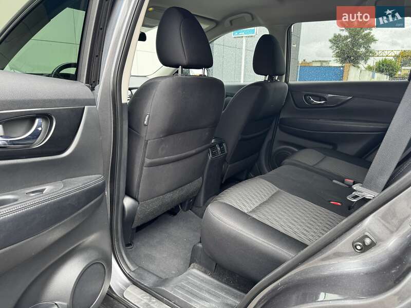 Внедорожник / Кроссовер Nissan Rogue 2017 в Киеве