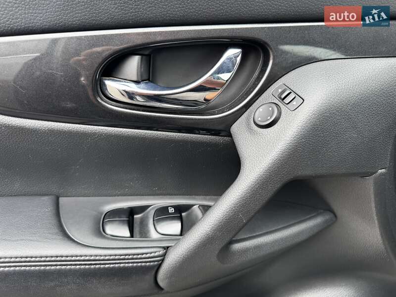Внедорожник / Кроссовер Nissan Rogue 2017 в Киеве