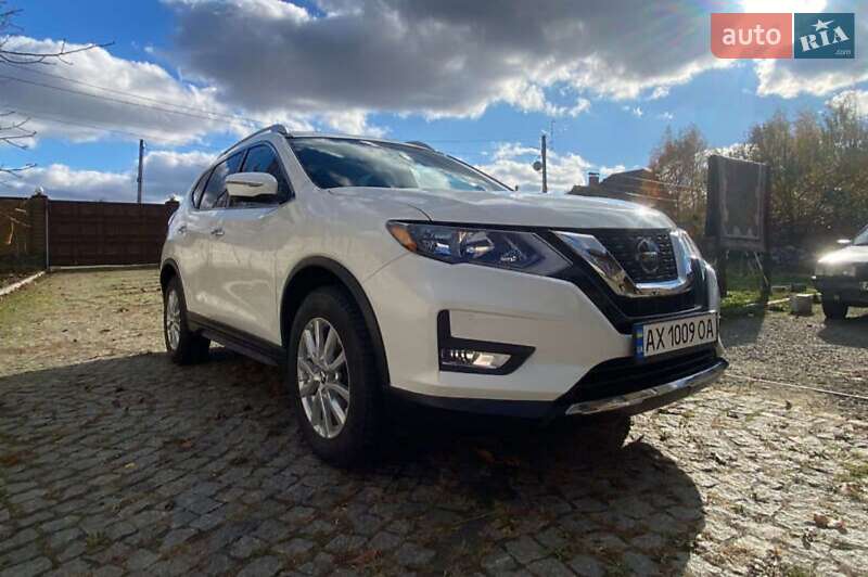 Внедорожник / Кроссовер Nissan Rogue 2018 в Первомайске