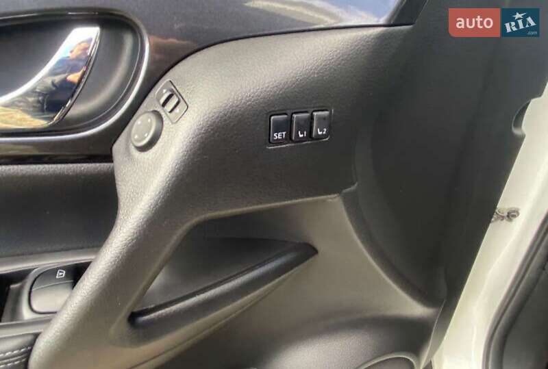 Внедорожник / Кроссовер Nissan Rogue 2018 в Первомайске