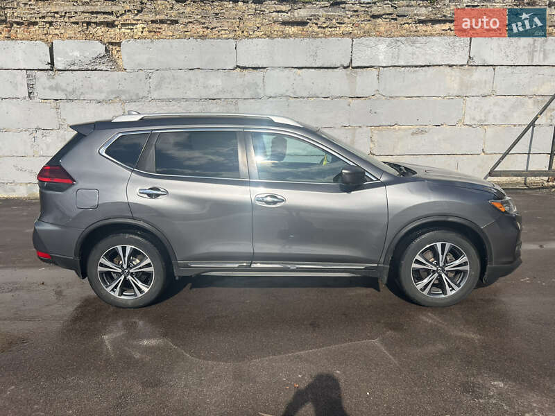 Внедорожник / Кроссовер Nissan Rogue 2017 в Киеве