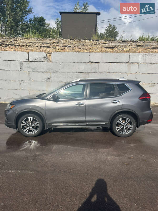 Внедорожник / Кроссовер Nissan Rogue 2017 в Киеве
