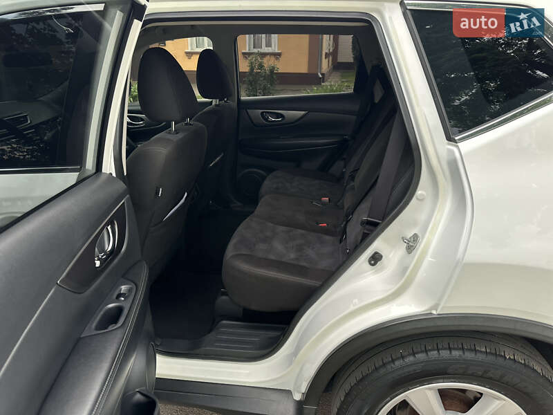 Позашляховик / Кросовер Nissan Rogue 2016 в Переяславі