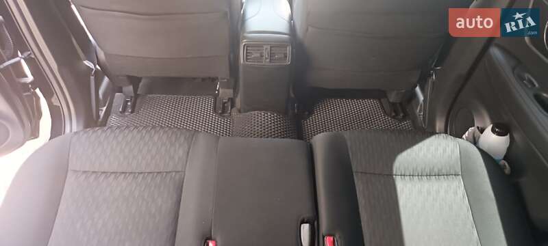 Позашляховик / Кросовер Nissan Rogue 2017 в Ужгороді