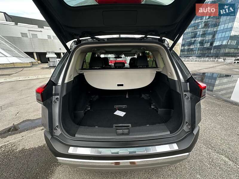 Внедорожник / Кроссовер Nissan Rogue 2023 в Днепре