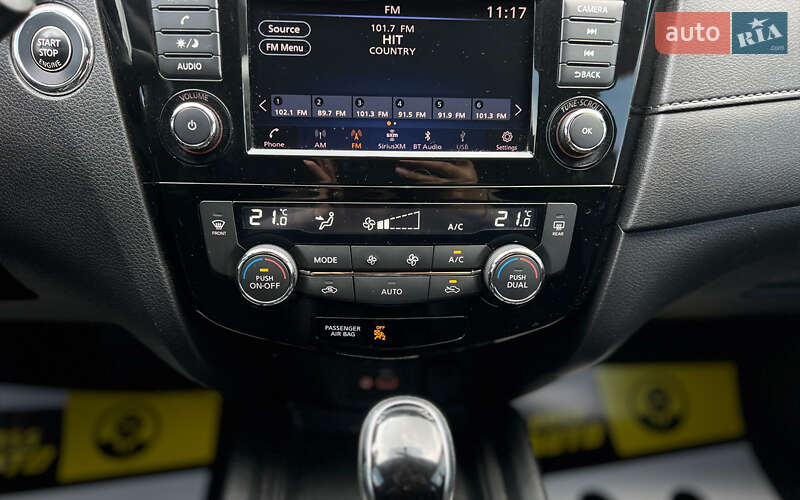 Внедорожник / Кроссовер Nissan Rogue 2017 в Львове