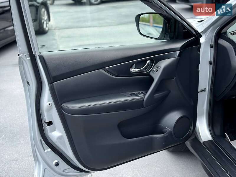 Внедорожник / Кроссовер Nissan Rogue 2019 в Ровно