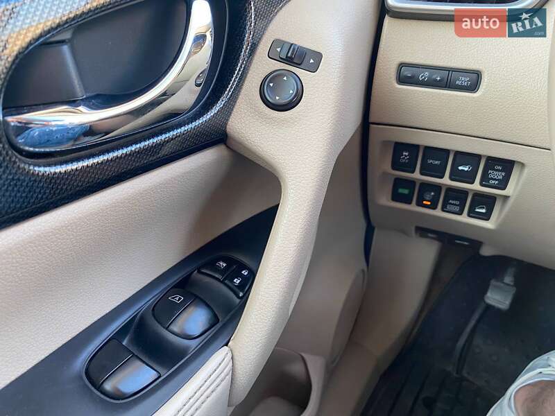 Внедорожник / Кроссовер Nissan Rogue 2015 в Львове