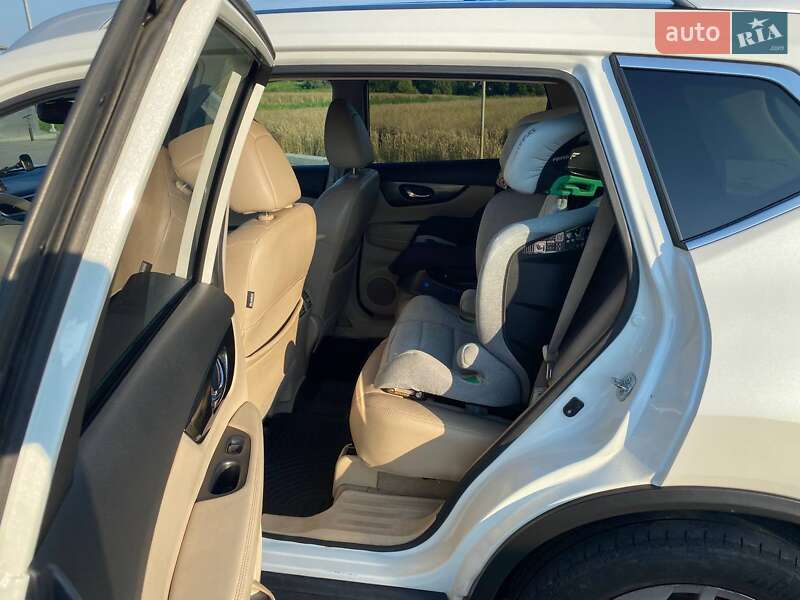 Внедорожник / Кроссовер Nissan Rogue 2015 в Львове