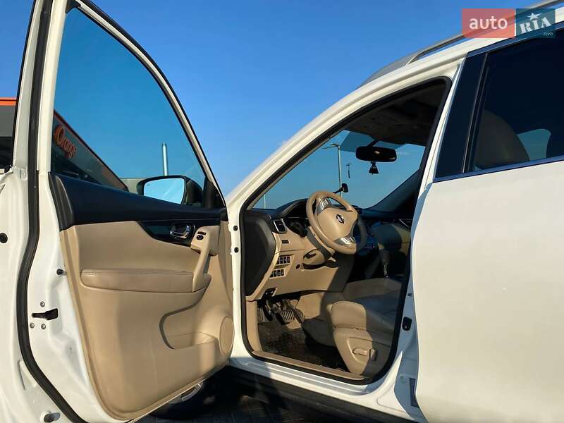 Внедорожник / Кроссовер Nissan Rogue 2015 в Львове