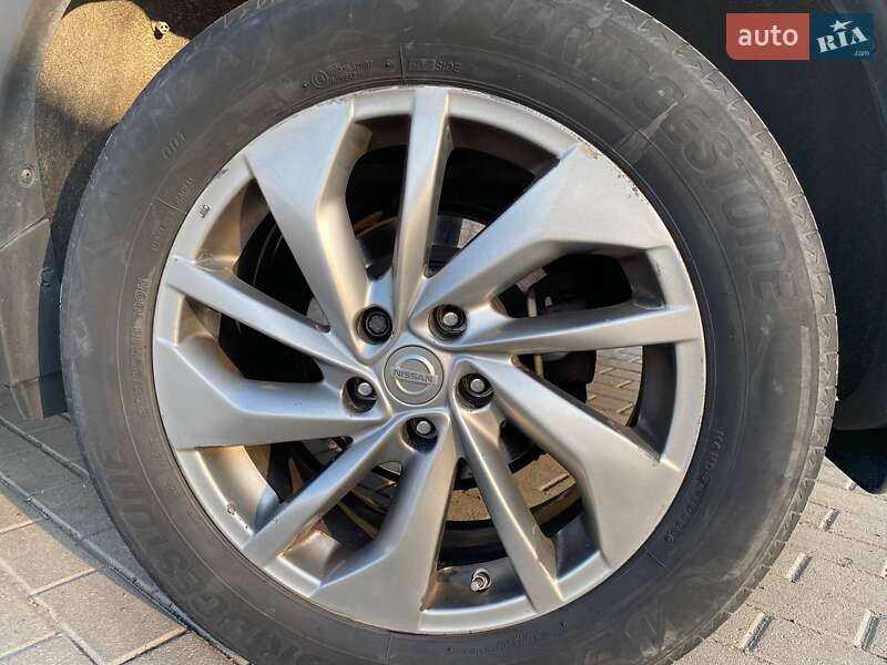 Внедорожник / Кроссовер Nissan Rogue 2015 в Львове