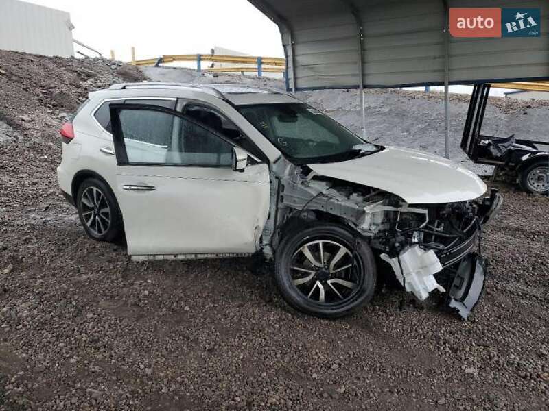 Внедорожник / Кроссовер Nissan Rogue 2016 в Львове