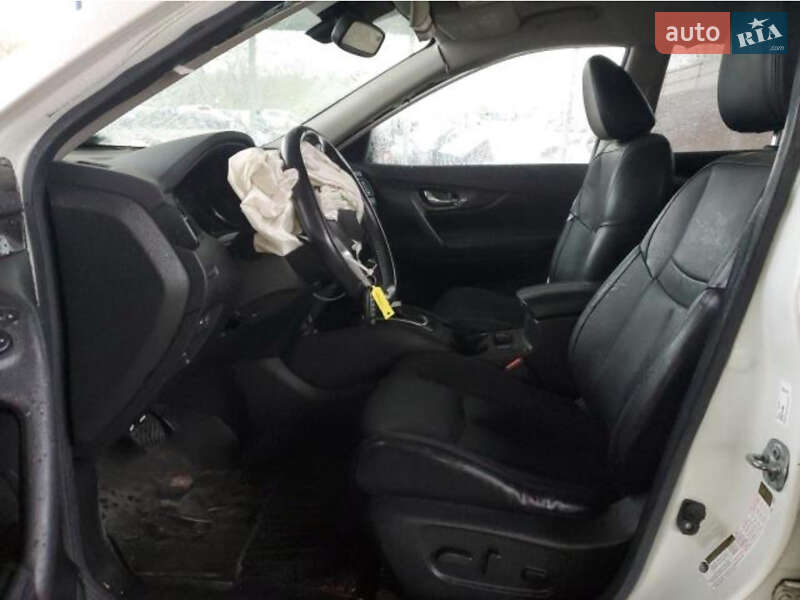 Внедорожник / Кроссовер Nissan Rogue 2016 в Львове