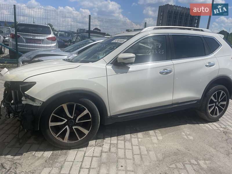 Внедорожник / Кроссовер Nissan Rogue 2016 в Львове