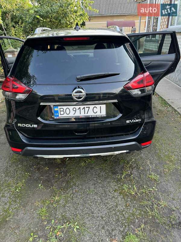 Позашляховик / Кросовер Nissan Rogue 2017 в Гусятині