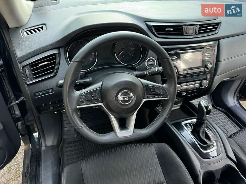 Позашляховик / Кросовер Nissan Rogue 2017 в Гусятині