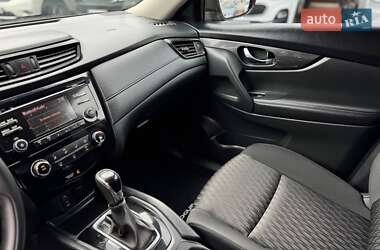 Внедорожник / Кроссовер Nissan Rogue 2017 в 