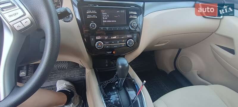 Позашляховик / Кросовер Nissan Rogue 2016 в Чорткові